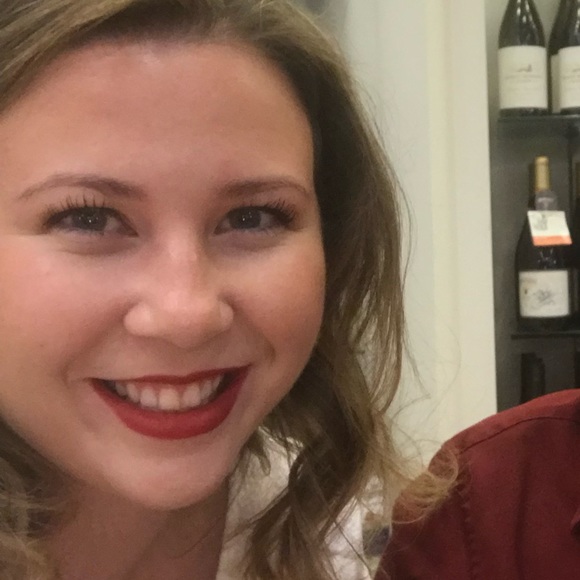 Meet your Posher, Emily - Picture 3 of 3